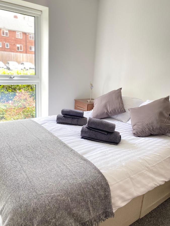 Coastal Comfort: Dual-Bed Suite Near Gunwharf Quays Portsmouth Exterior photo