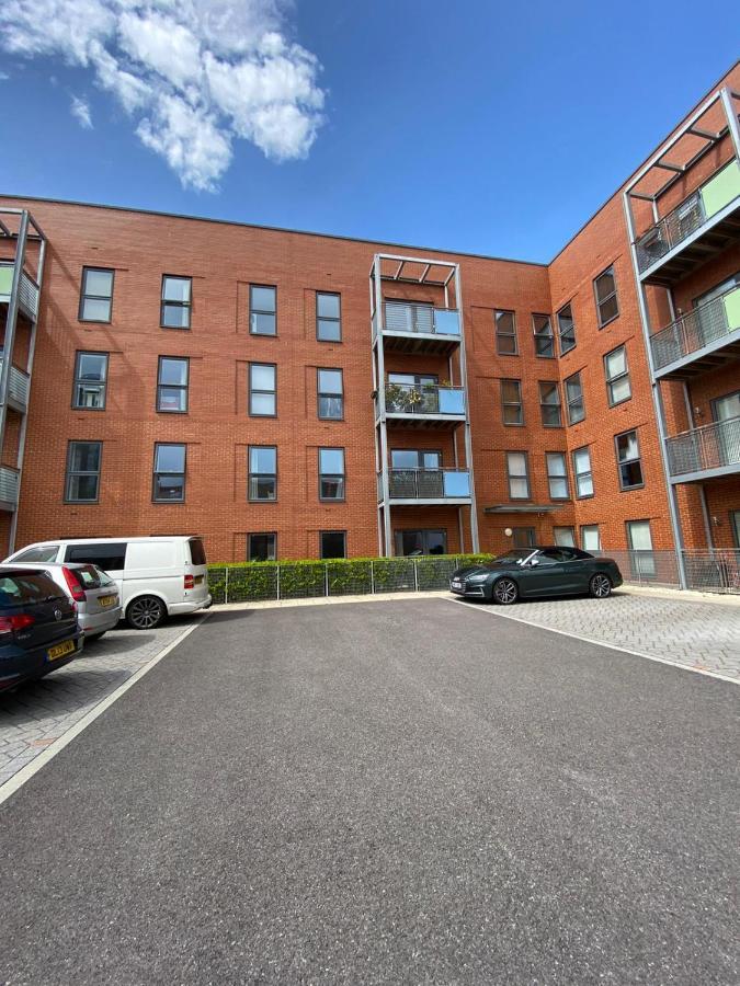 Coastal Comfort: Dual-Bed Suite Near Gunwharf Quays Portsmouth Exterior photo