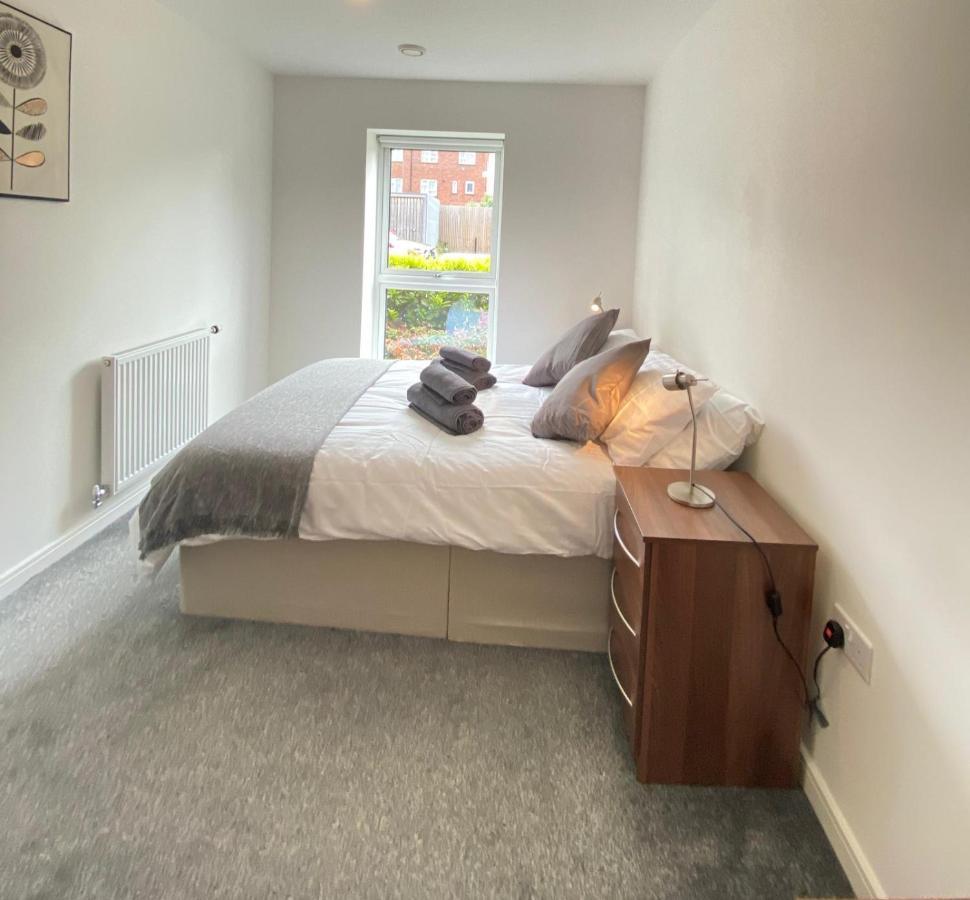 Coastal Comfort: Dual-Bed Suite Near Gunwharf Quays Portsmouth Exterior photo