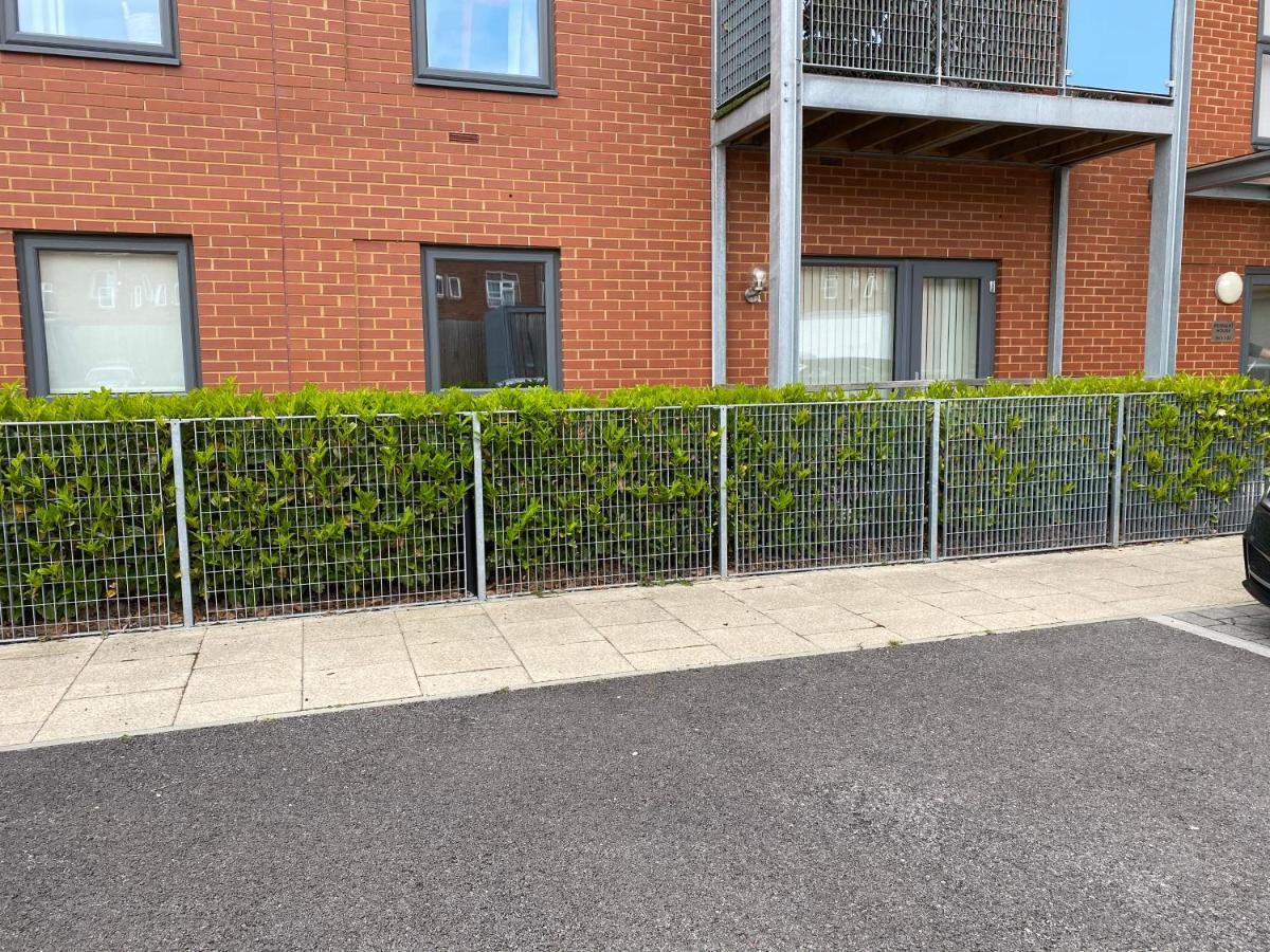Coastal Comfort: Dual-Bed Suite Near Gunwharf Quays Portsmouth Exterior photo