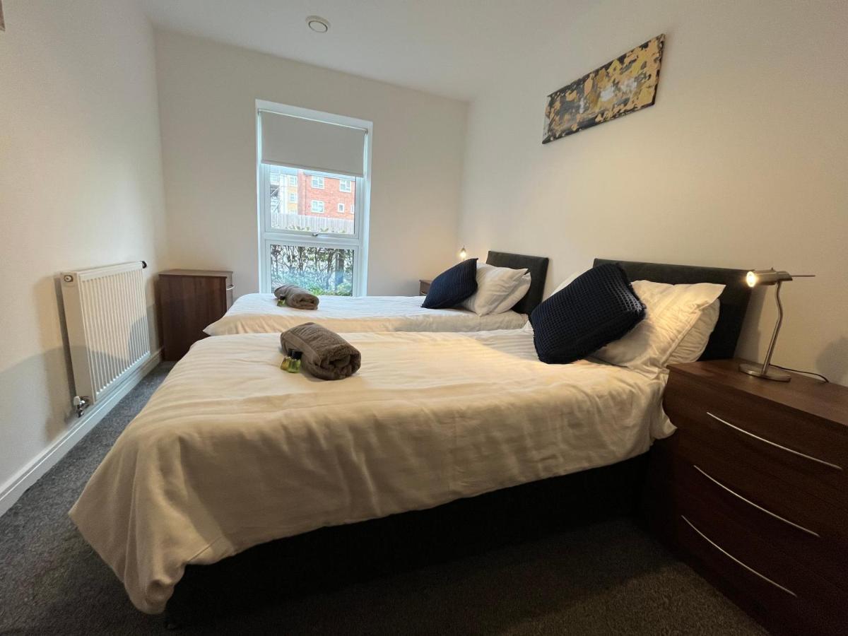 Coastal Comfort: Dual-Bed Suite Near Gunwharf Quays Portsmouth Exterior photo