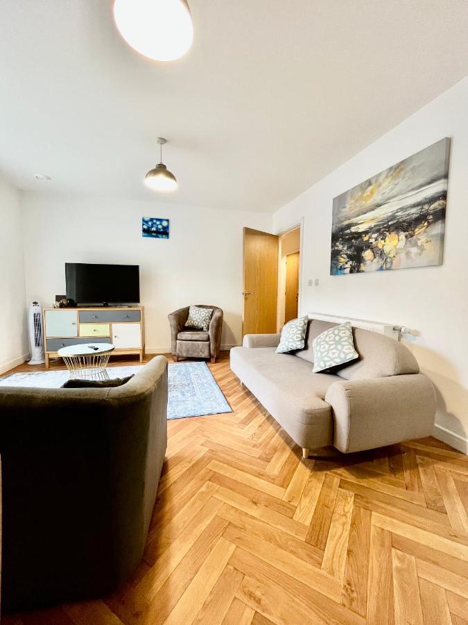 Coastal Comfort: Dual-Bed Suite Near Gunwharf Quays Portsmouth Exterior photo