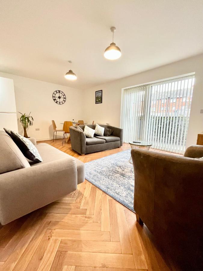 Coastal Comfort: Dual-Bed Suite Near Gunwharf Quays Portsmouth Exterior photo